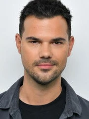 Тейлор Лотнер